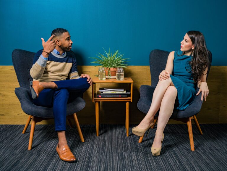 Man having a confident conversation with a woman, illustrating what to say and how to connect