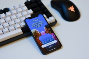 Man using a dating app on his smartphone, illustrating common online dating mistakes
