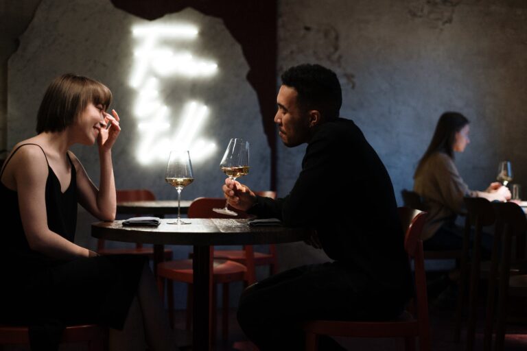 Man and woman on a first date, illustrating successful first-date conversation and chemistry