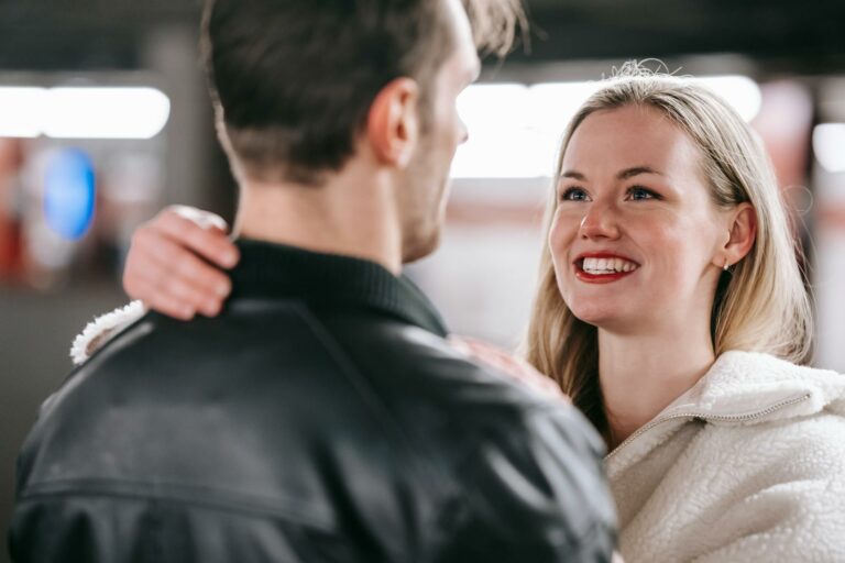 Couple on a first date, illustrating common first-date mistakes and better dating habits